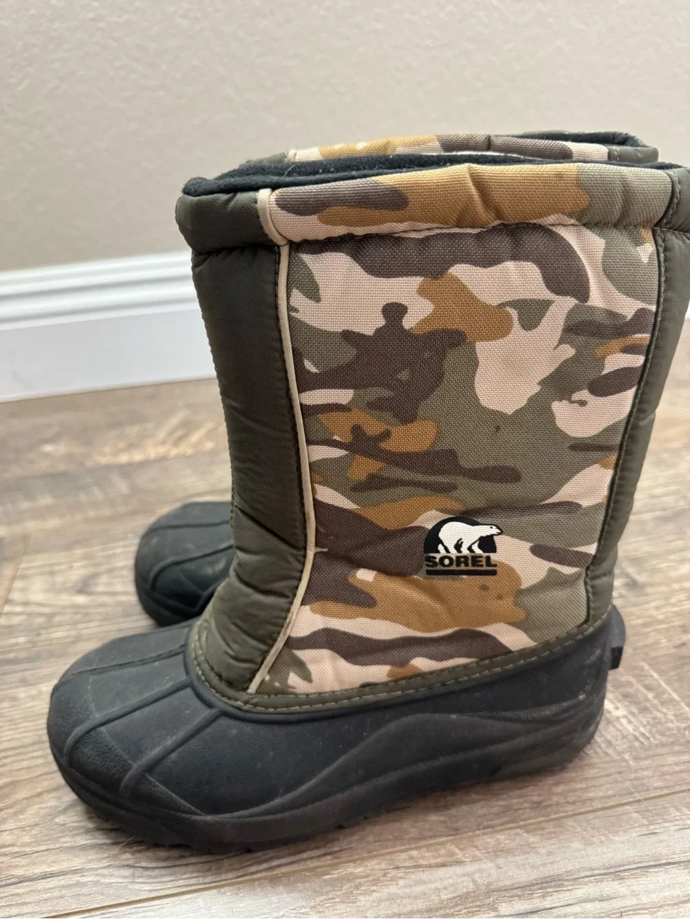 Sorel Snow Command Camo Snow Boots Kids Youth Size 5 Waterproof Insulated